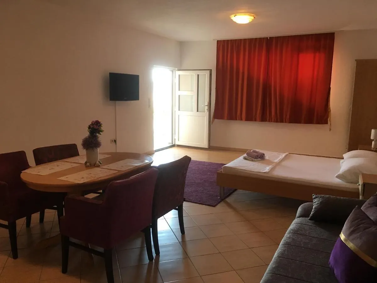 Appartement Studio Trogir Helena à Plano Séjour chez l'habitant