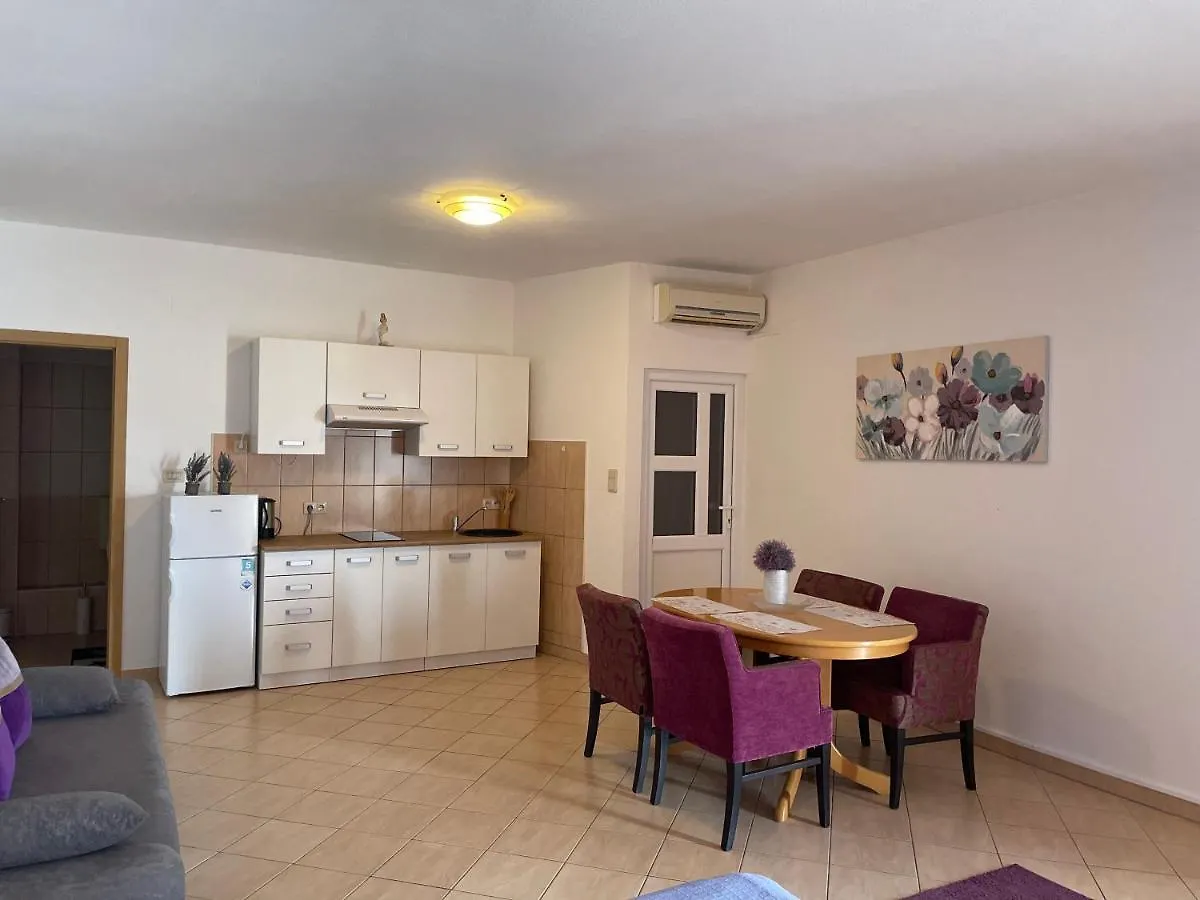 Appartement Studio Trogir Helena à Plano Séjour chez l'habitant
